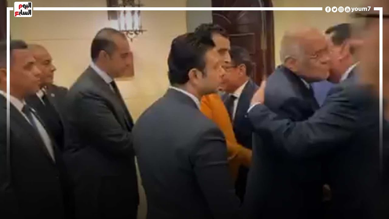 عزاء فتحي سرور.. المستشار محمود فوزى والمحامى خالد أبو بكر ونجل ياسين التهامى يشاركون في العزاء