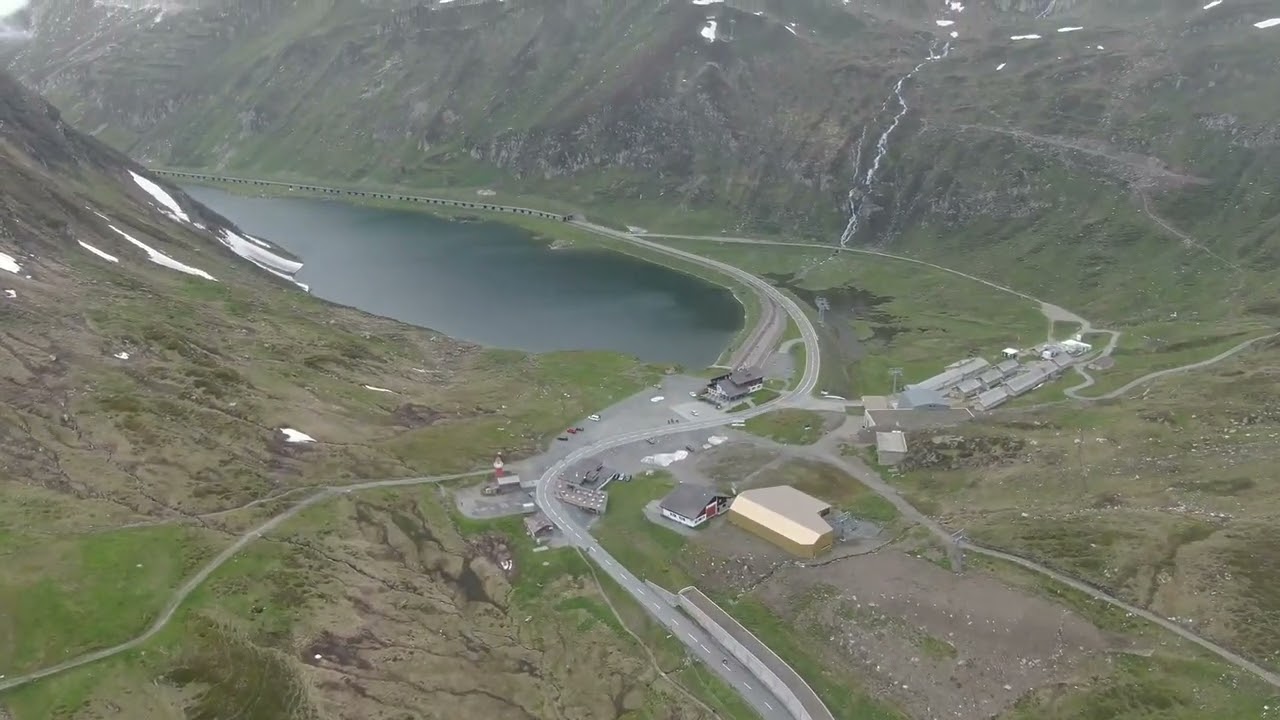 Flug über den Oberalppass  