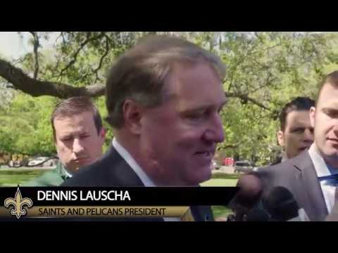 Dennis Lauscha speaks at Tom Benson's visitation football score