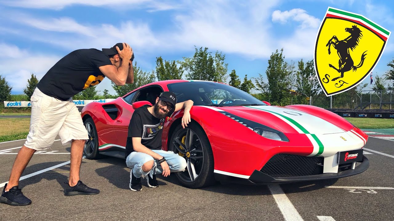 MARZA IN FERRARI SENZA PATENTE!! - IN PISTA CON LO YOUTUBER
