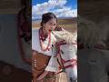 美美的藏族姑娘甲央卓瑪和可愛的馬兒Beautiful Tibetan girl Jiayang Zhuoma and her adorable horse