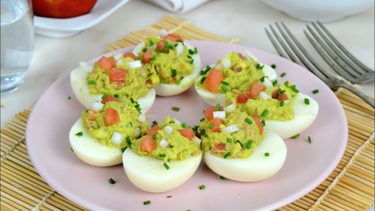 Huevos rellenos de aguacate y atún. Fáciles, sanos y deliciosos - YouTube