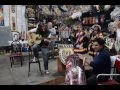 Bruno Arias en el Centro Cultural Huayra cantando