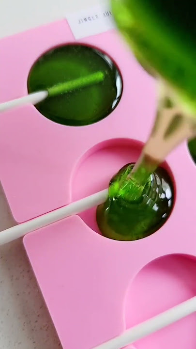 jingle juice lollipop, anyone? this is an exclusive flavour from my Christmas Jolly Box 🥰 #lol