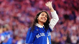 Grammy-winning artist Alessia Cara sings the Canadian National Anthem before World Series Game 2! 🇨🇦