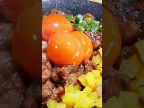 ASMR ￨ Braised pork on Ramen 魯肉 滷肉 #shorts