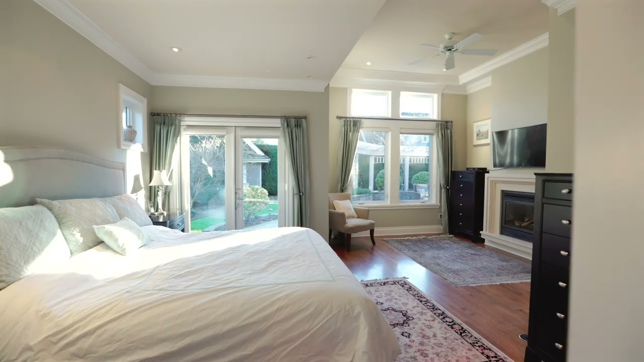 13646 20a Ave Ocean Park Living at it's finest!