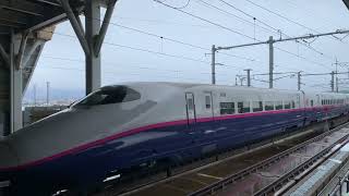 E2系1000番台 J61編成 新青森駅を出発