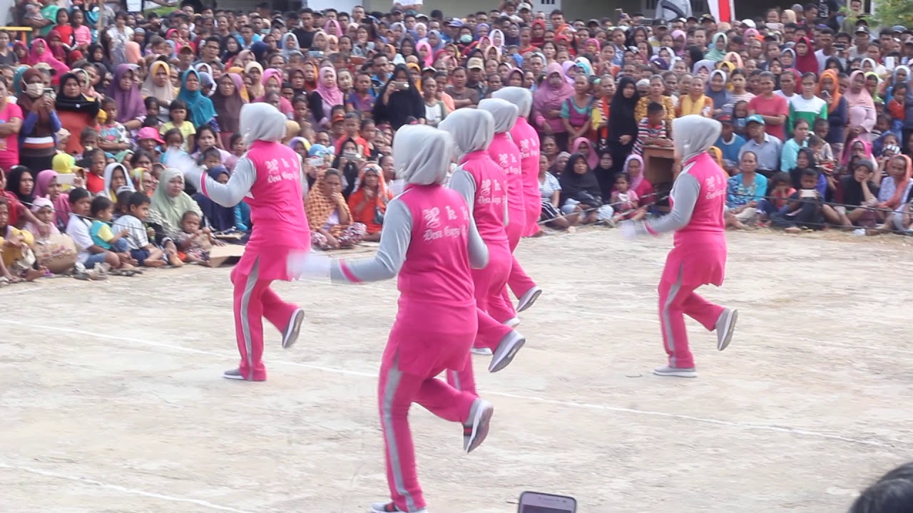 Juara satu lomba goyang kairatu dalam rangka merayakan HUT RI yang ke 74