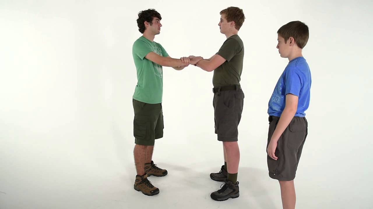 How to Do the FourHanded Seat Carry YouTube