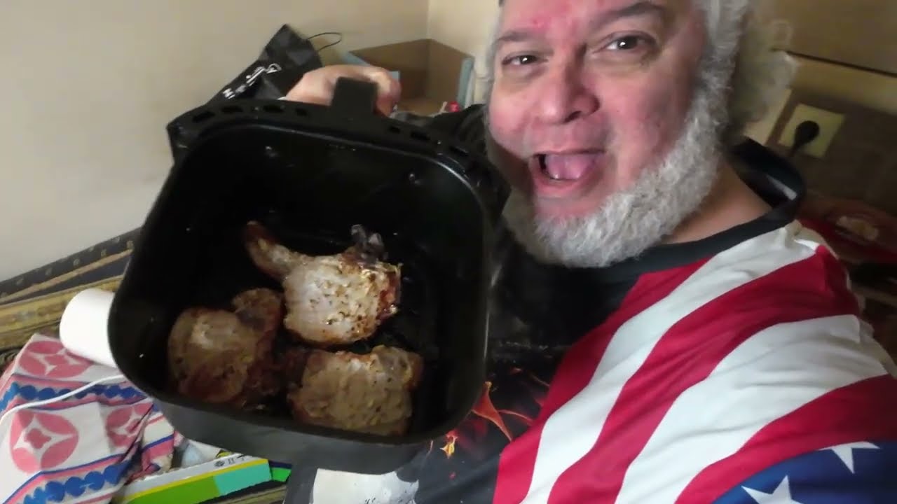 Ελατε για το μεσημεριανο! #χοιρινημπριζολαχωριατικησαλατα #ελατεναμαγειρεψουμεπαρεα #πιατοημερας