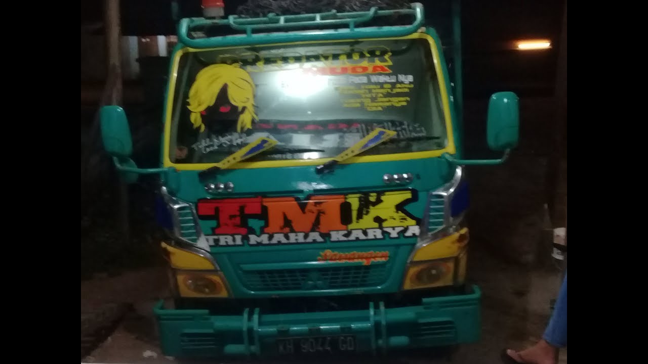 20 Trend Terbaru Stiker  Truk Canter  Depan Aneka Stiker  