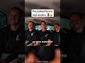 Nach einem verspäteten Flug plus Stau wurde die PK per Handy live aus dem Auto abgehalten 😂👏