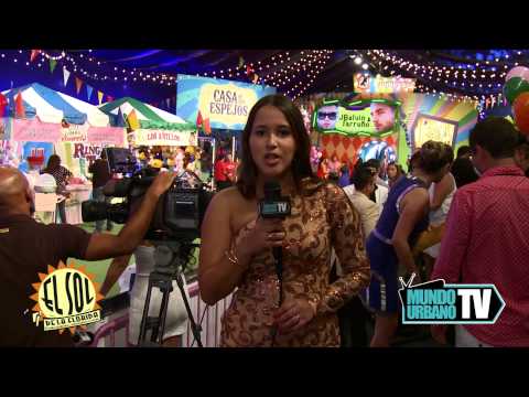 Roxxana entrevista a Descemer Bueno durante Premios Juventud 2014