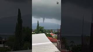 Registran "Culebra de agua" en el Lago de Chapala a la altura de San Juan Cosalá