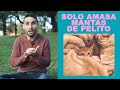 ¿Por qué mi gato solo amasa y ronronea ciertas texturas?