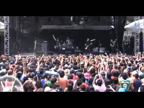 La Habitación Roja - Nunca ganaremos el mundial (directo, Vive Latino 2008)