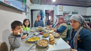 Sabah kahvaltısı Tarhana çorbası pekmezli yumurta ve biber kızartması