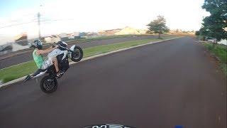 Empinando Yamaha Xj6 Super Camera