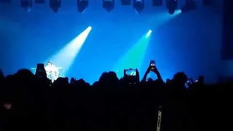 BENEE - Glitter (Live performance)