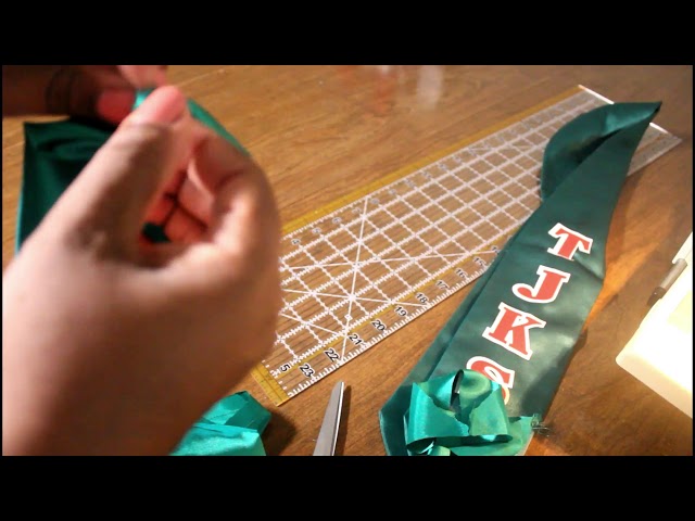 DIY 5 MINUTE GRADUATION STOLE - YouTube diy-5-minute-graduation-stole-youtube