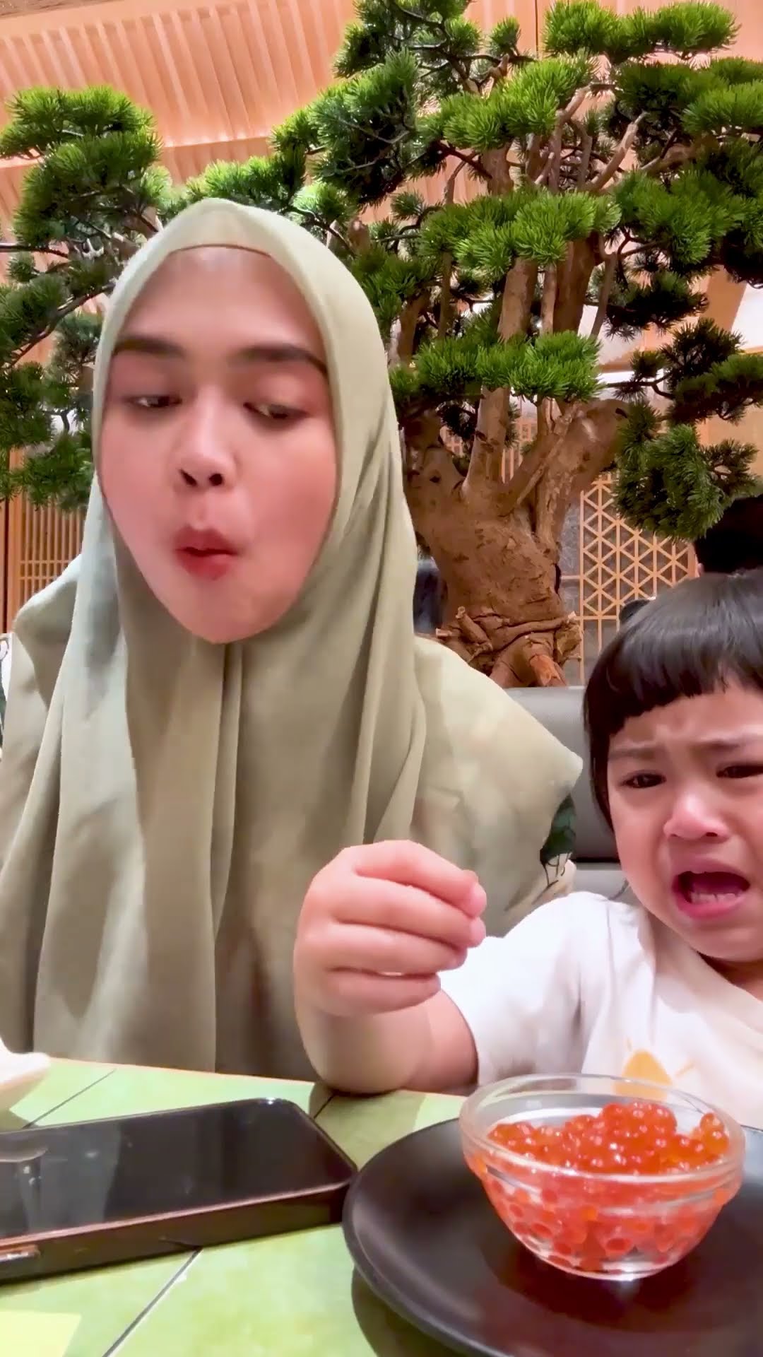 Bu Icis dilarang makan sama Moana.. #riaricis