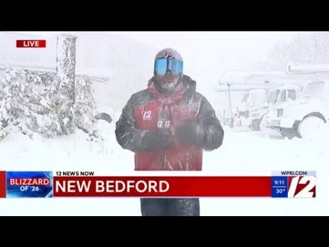 Heavy snow and high winds continue to pummel Southern New England - YouTube
