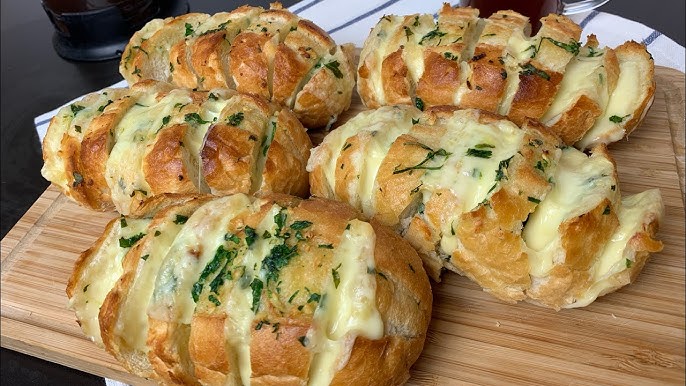 BENDEN SÖYLEMESİ!! YOOOK BÖYLE BİR LEZZET. FAVORİNİZ OLACAK #kahvaltılık #sarımsaklıekmek - YouTube