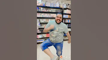 أنا البندوره الحمراء 