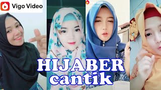 Cewek Hijab Cantik Sedang Mainkan Sekil Vigo Nya.