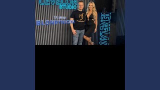 Ta mała blondyneczka