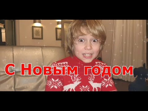 Семен Семеныч (Владислав Владимиров) открывает подарки друзей