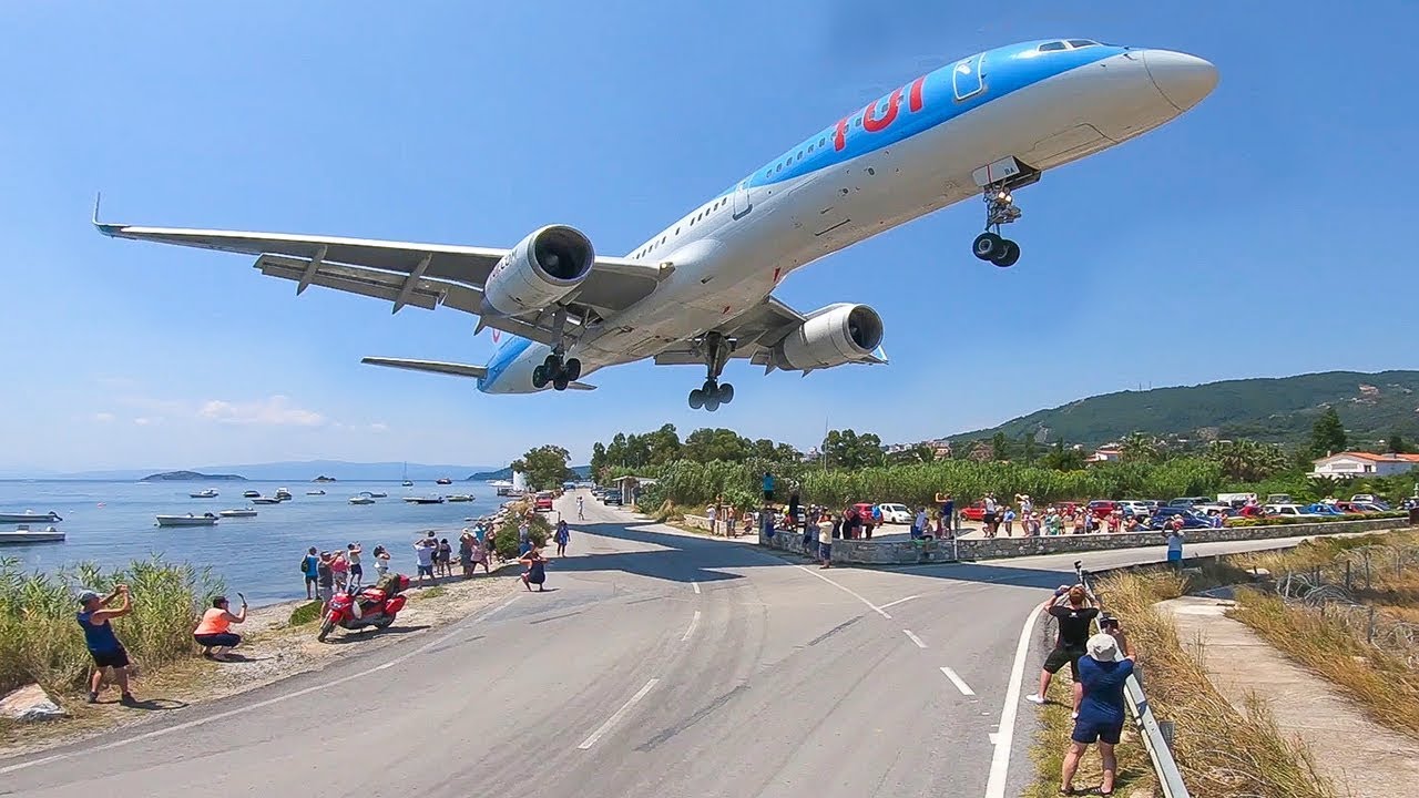 KLM 747 Extreme Jet Blast blowing People away at Maho Beach, St. Maarten - 2014-01-14