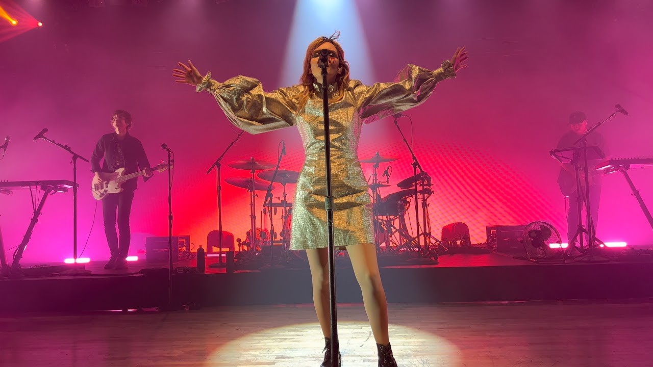 Chvrches (Live) - California (Royal Oak, MI - Royal Oak Music Theatre) (11/23/2021)