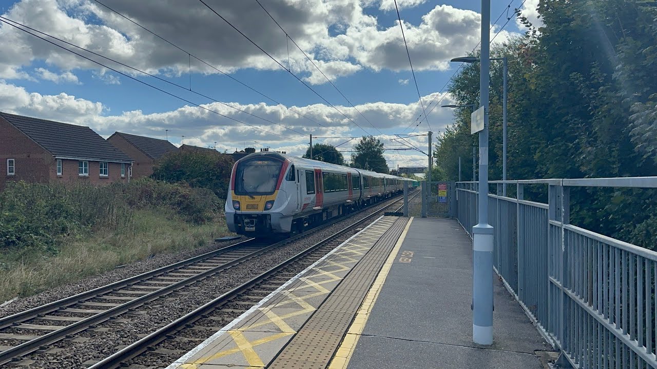 Trains at Enfield Lock | 28th September 2024