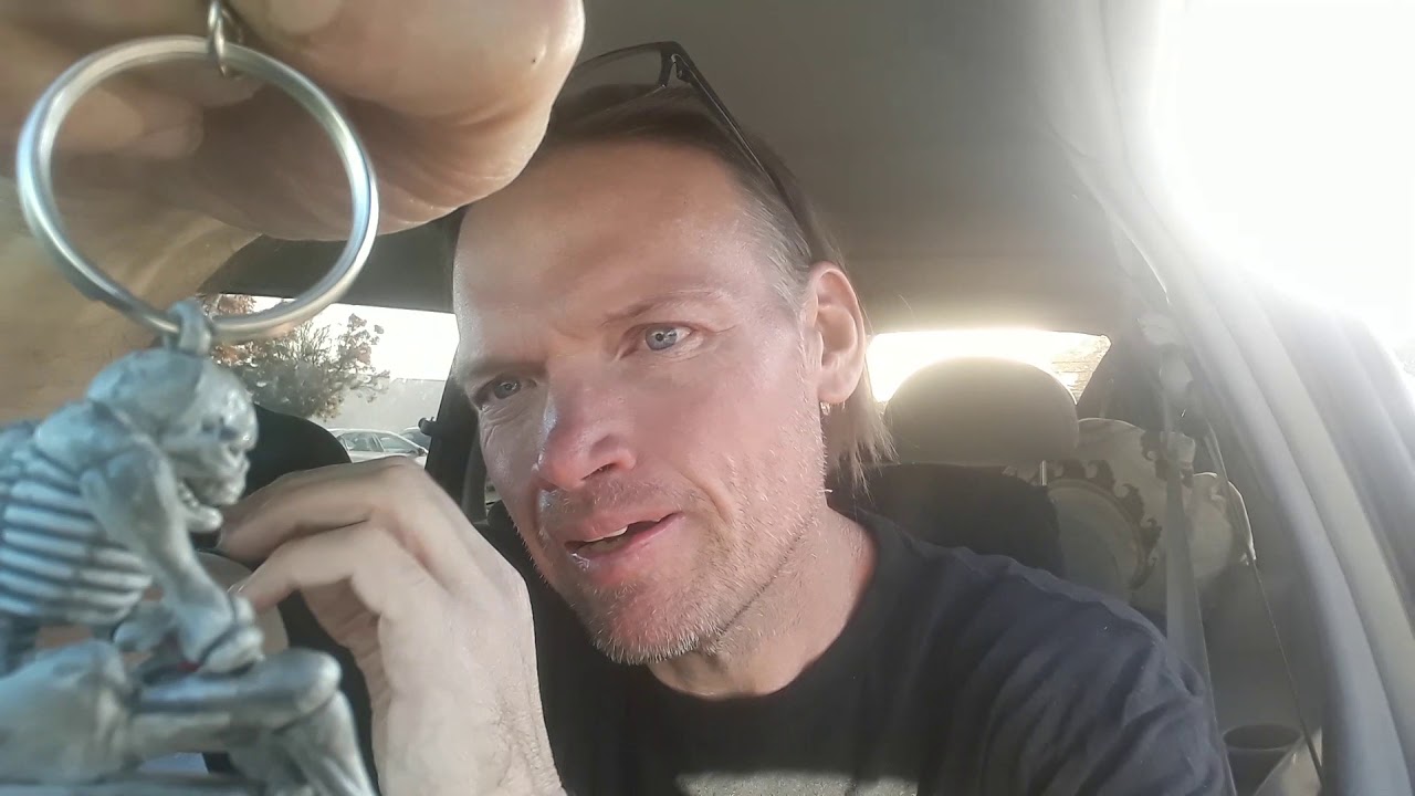 Wish App review - key leash Skeleton on a toilet