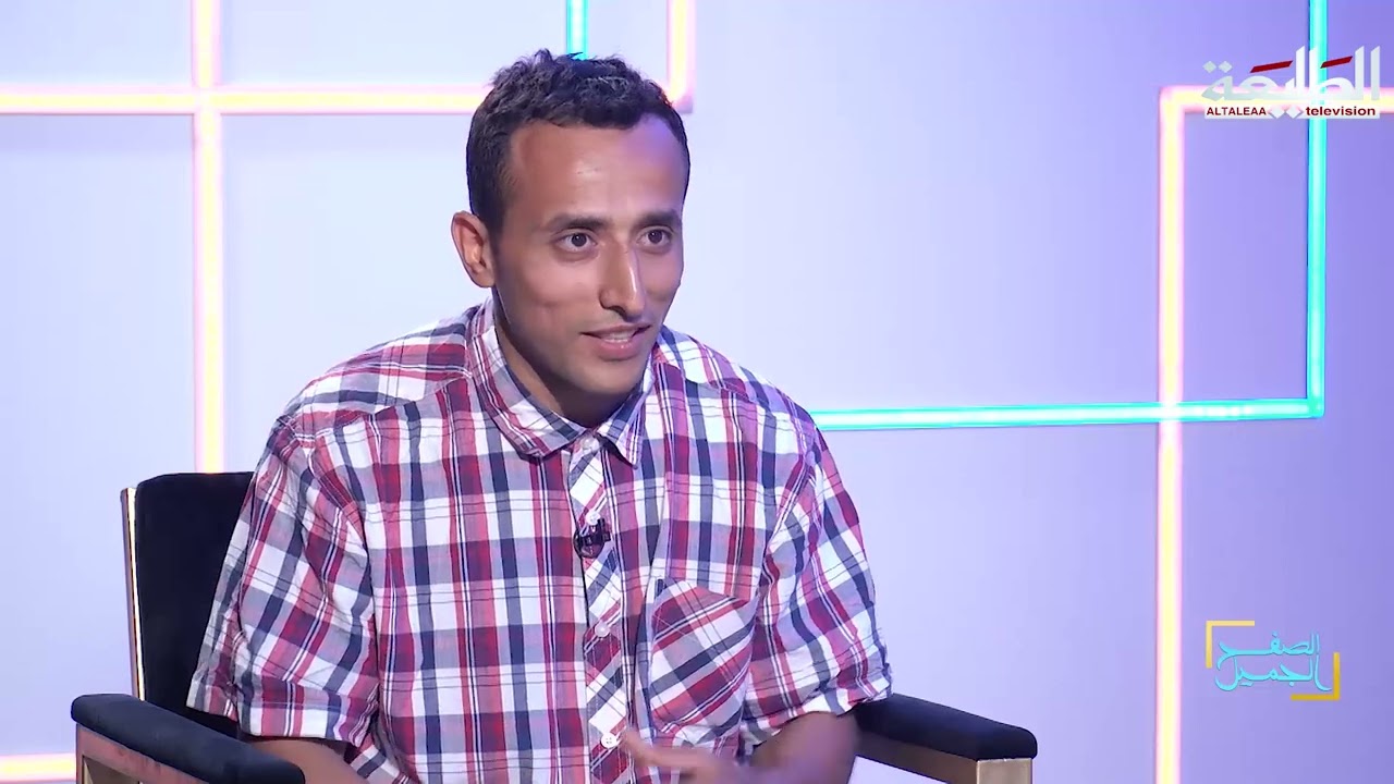 شاب من مصريحاول يعتذر لرجل من العراق بعد ما اخذ منه مبلغ العملية