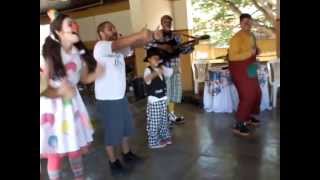 Video thumbnail of "Dinamica com as crianças em Virgem da Lapa"