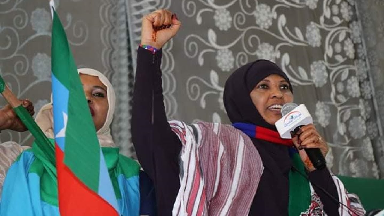 Abwaanad Rooda Afjanno oo Wacdaro ka dhigtay Hoolka Sayidka ee Jigjiga.