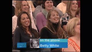 #Throwback📽 Ellen's Audience Sings 'Golden Girls'Theme Song for Betty White