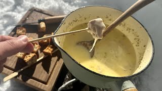 La fondue savoyarde aux 3 fromages, recette star de l&#39;hiver, recette facile