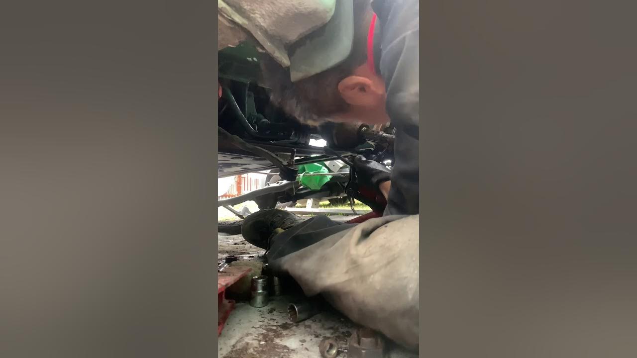 How to change wish bone and ball joint on Vauxhall vivaro Renualt traffic or Nissan primstar