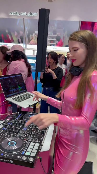 Dj Yana at Nyysa store grand opening
