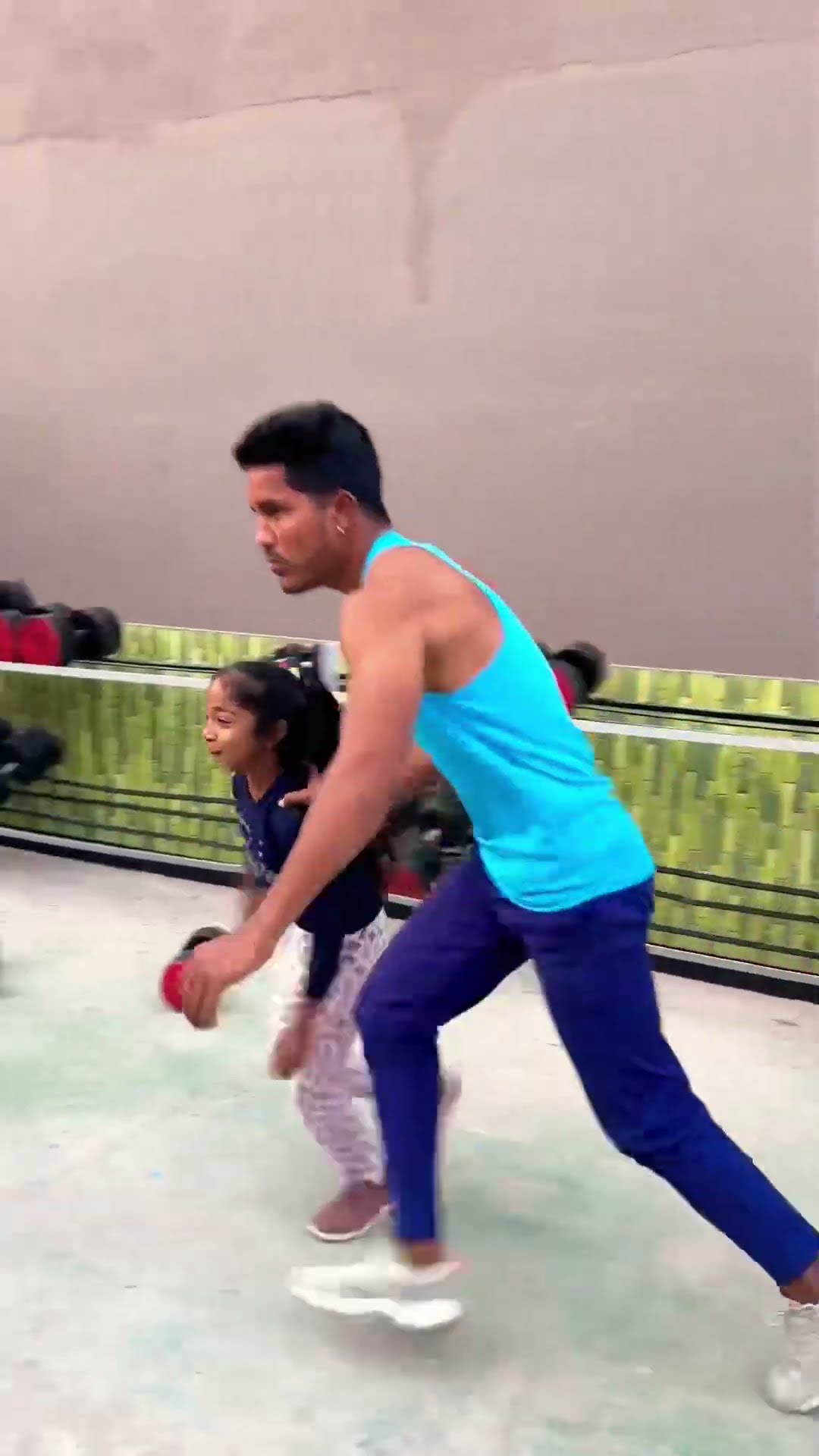 Tiger to Dumbbell Tod ke bhaga ???? #ytshorts #funny #youtubeshorts #short #shortvideo