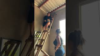 Minha Amiga Especial Veio Colocar A Cortina Pra Mim