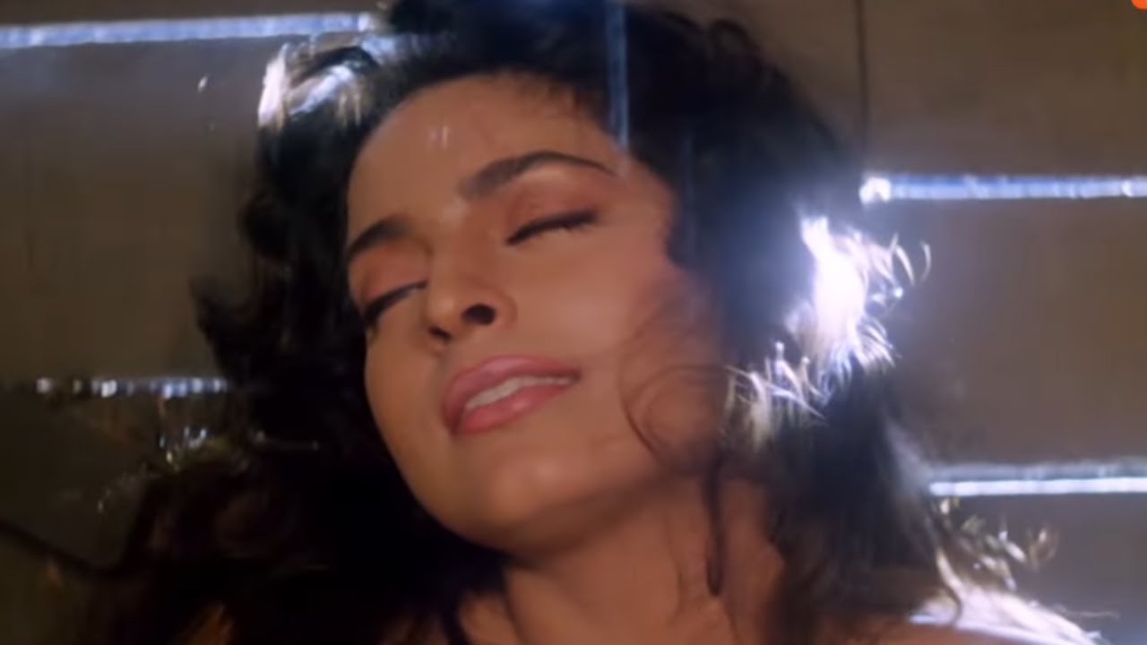 Juhi Chawla Fell in love with Sunny deol | Lootere Movie Scene | - YouTube