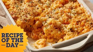 Mac and cheese gets an upgrade with hot sauce, cauliflower blue
cheese. get the recipe:
http://www.foodnetwork.com/recipes/food-network-kitchen/buffalo-c...