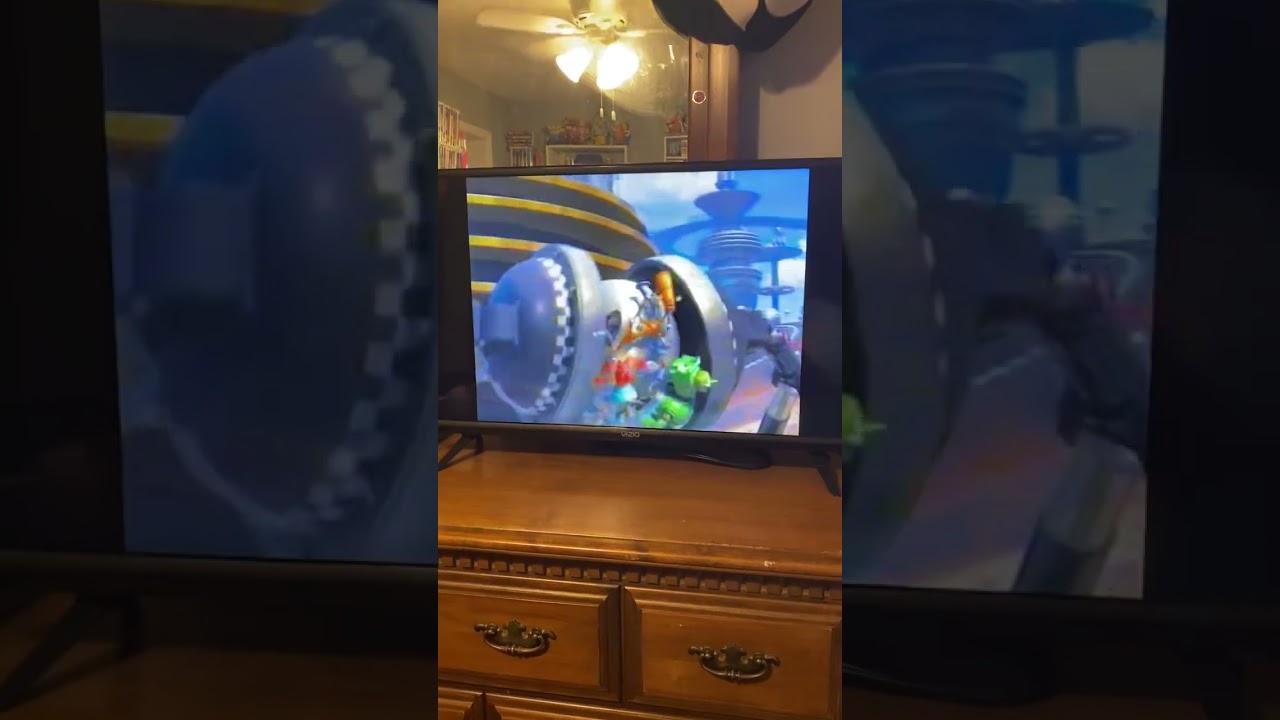 Robots (2005) Bigweld Chase Scene (VHS Capture)