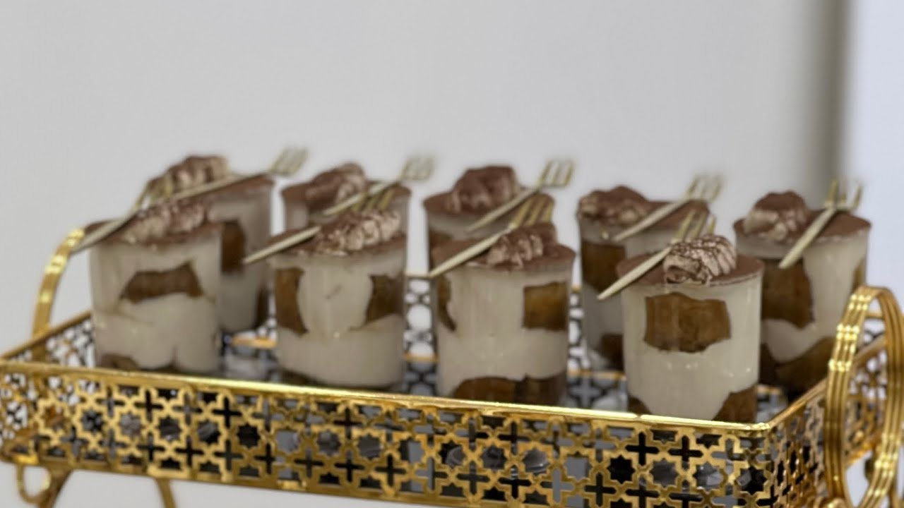 كؤوس التيراميسو من أبن و أسرع الـتحليات مع حشو الكراميل و البنان بكريمة خيالية مع الشاف تقوى👩🏻‍🍳