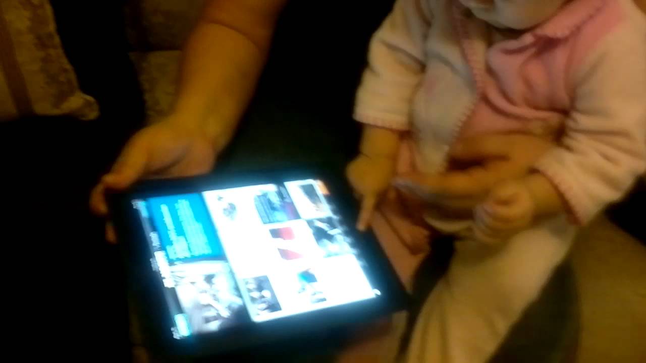 Bebe Tecnológica usando iPad